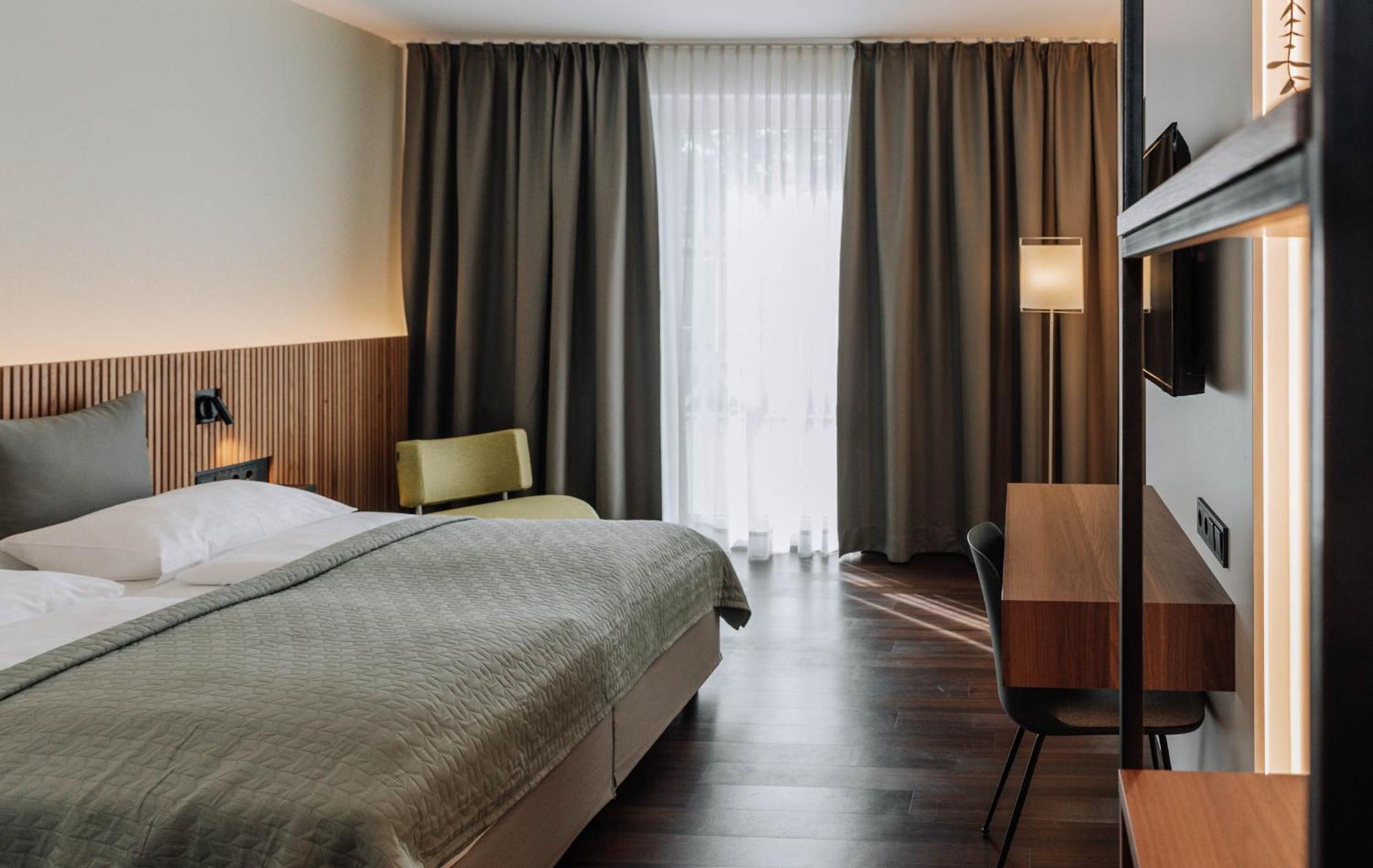 HEINHOTEL Vienna Airport Schwechat Esterno foto
