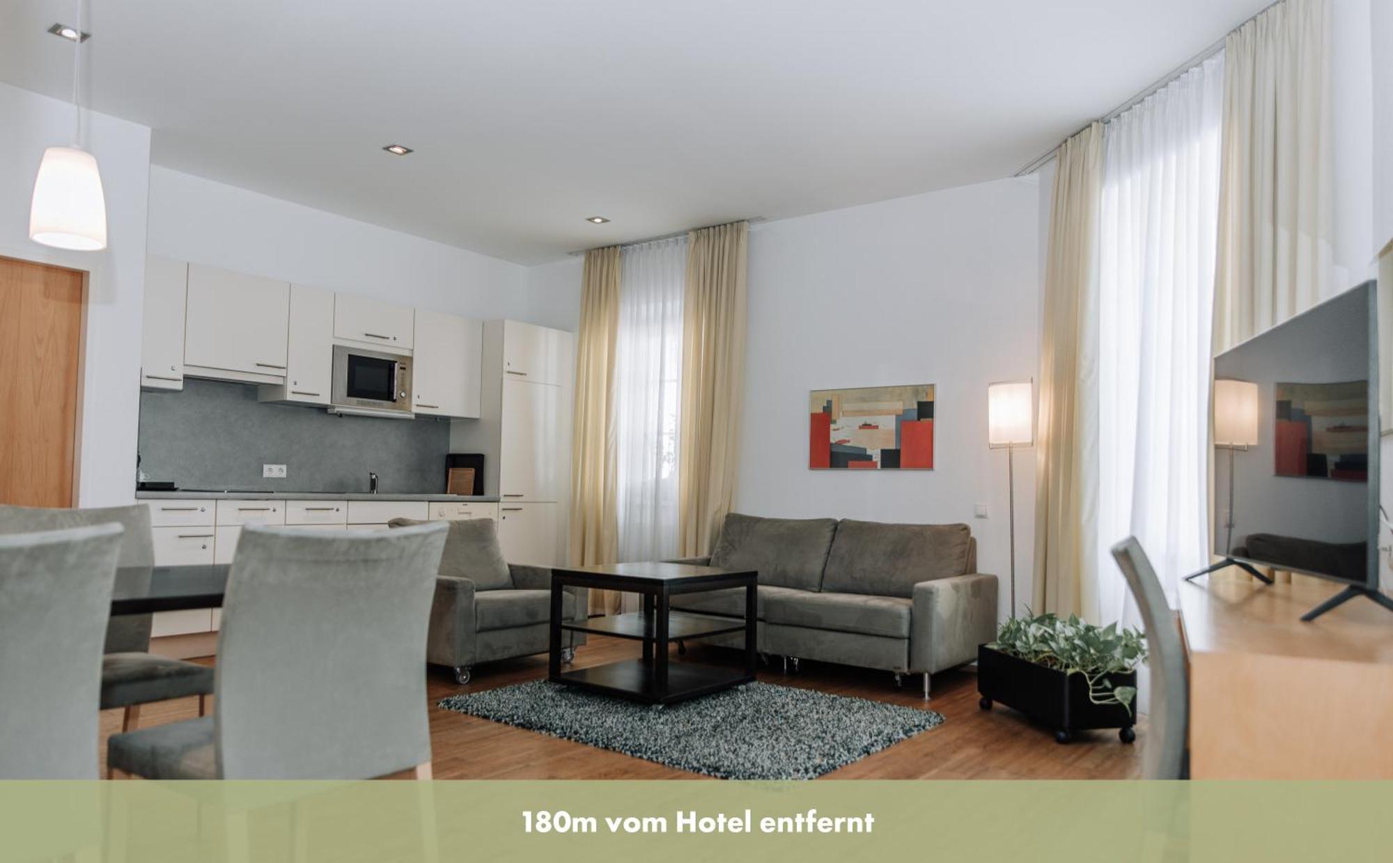 HEINHOTEL Vienna Airport Schwechat Esterno foto