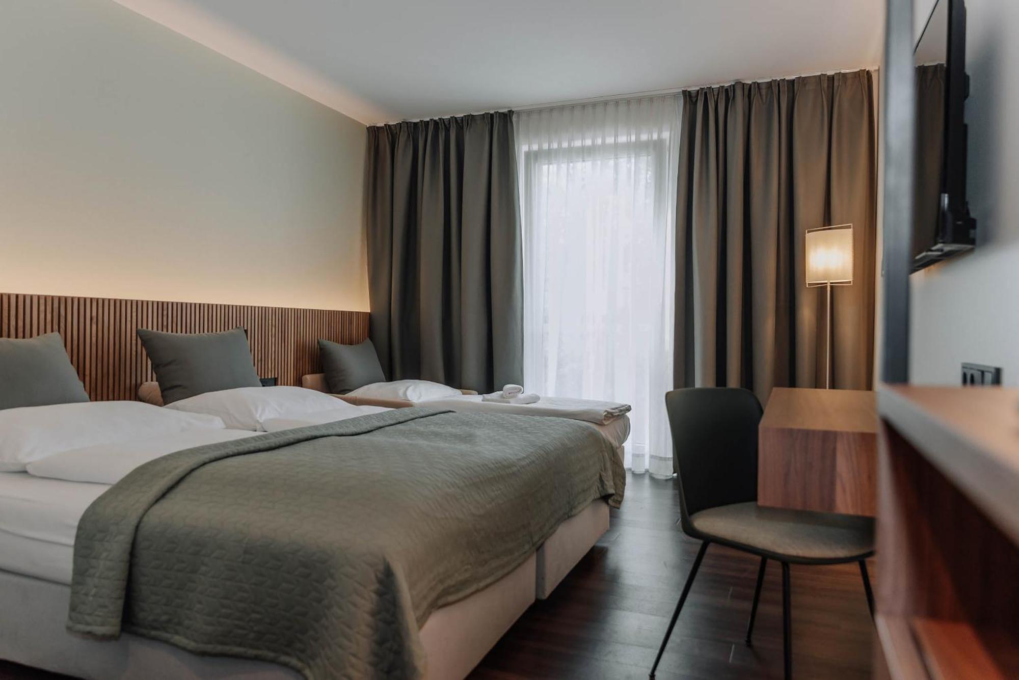 HEINHOTEL Vienna Airport Schwechat Esterno foto