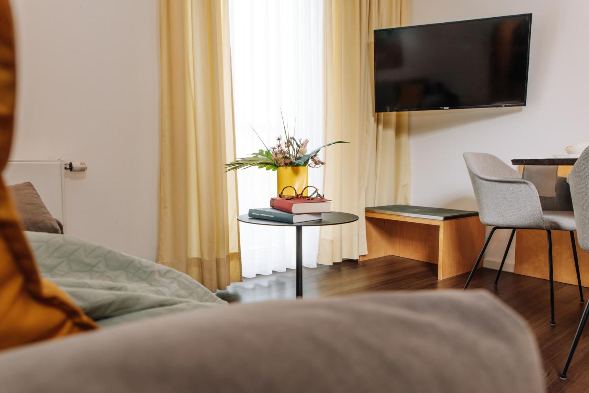HEINHOTEL Vienna Airport Schwechat Esterno foto