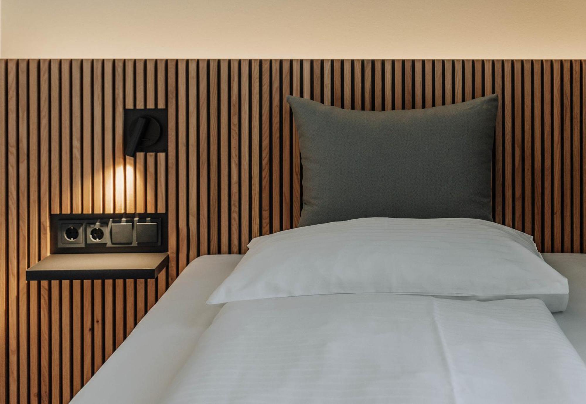 HEINHOTEL Vienna Airport Schwechat Esterno foto