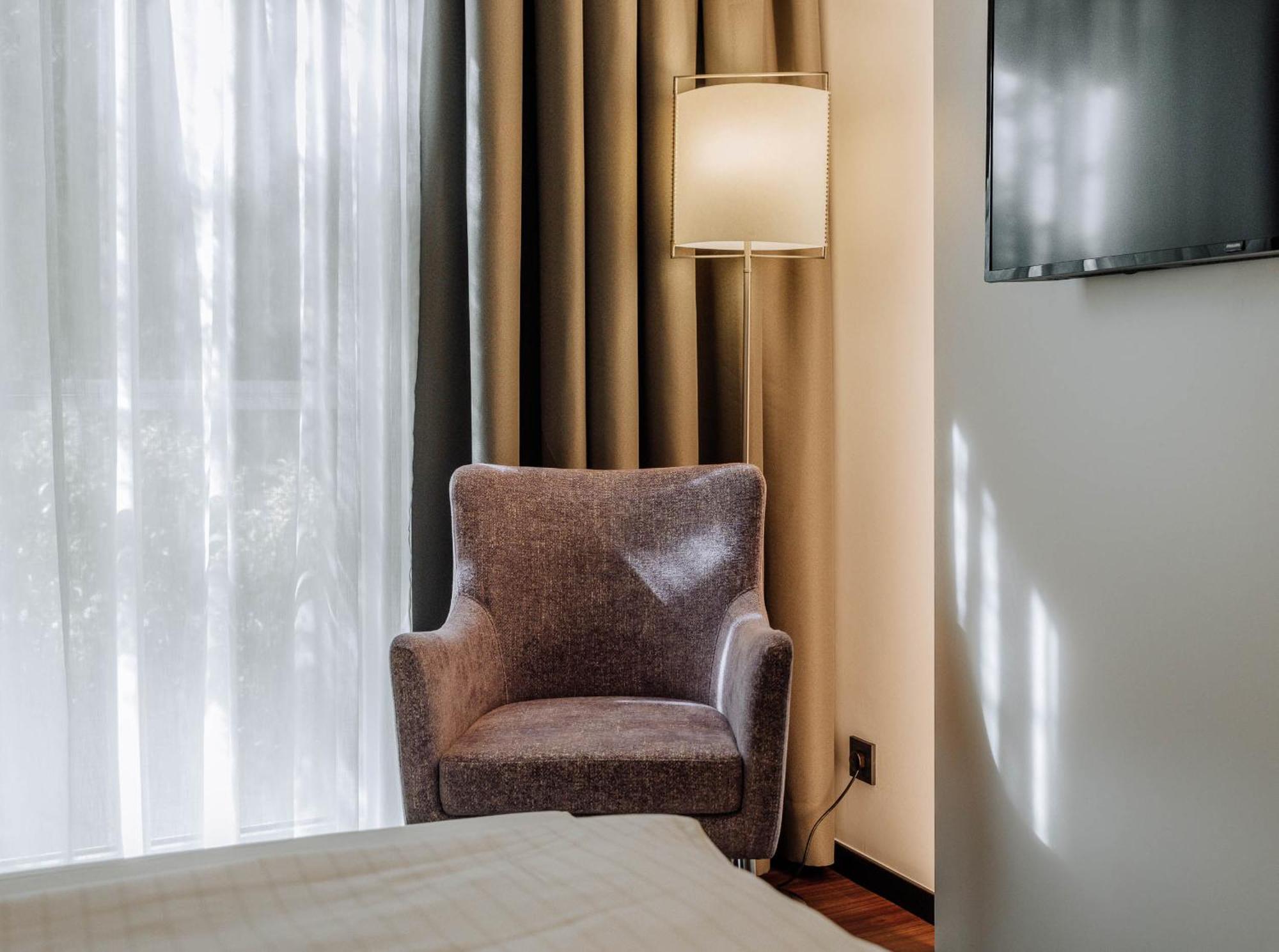 HEINHOTEL Vienna Airport Schwechat Esterno foto