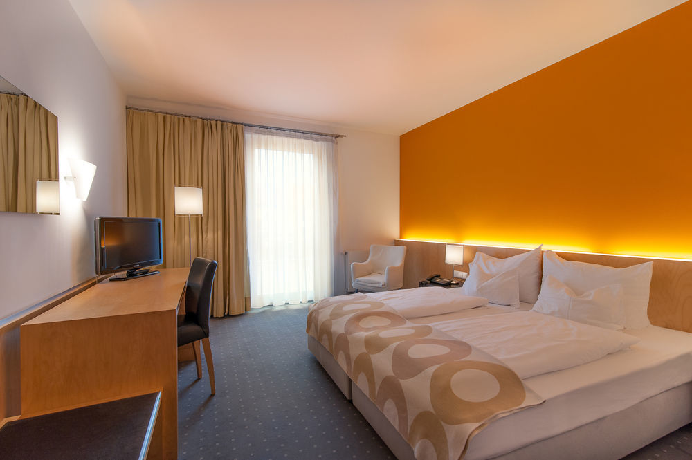 HEINHOTEL Vienna Airport Schwechat Esterno foto