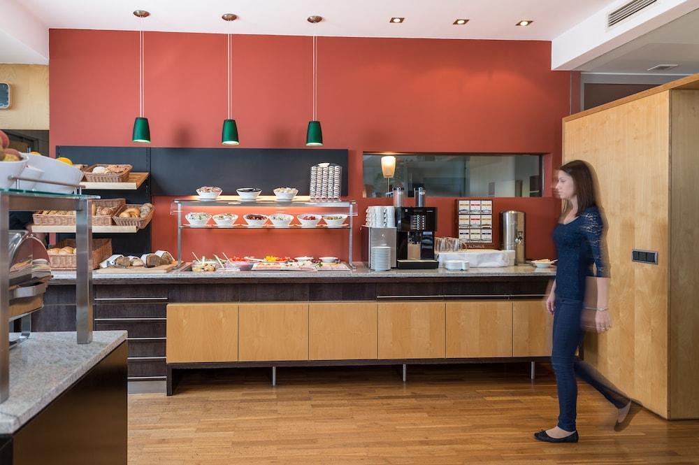 HEINHOTEL Vienna Airport Schwechat Esterno foto