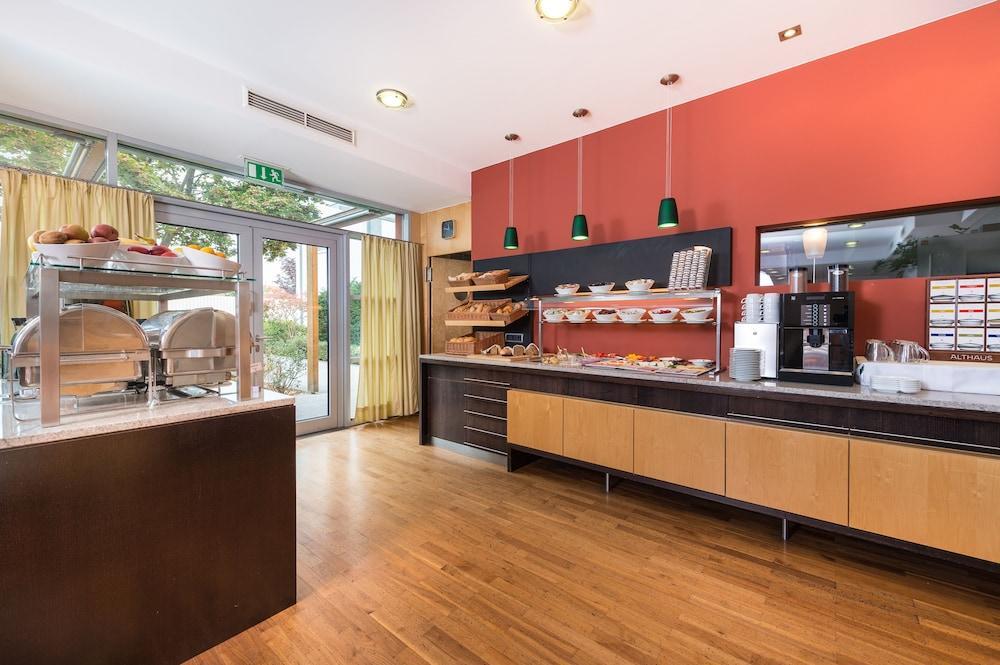 HEINHOTEL Vienna Airport Schwechat Esterno foto