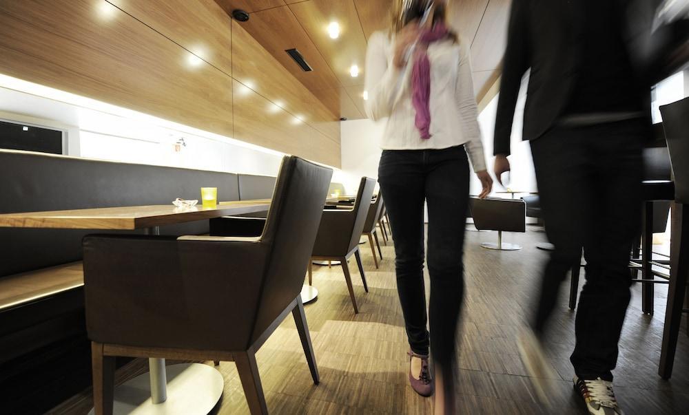 HEINHOTEL Vienna Airport Schwechat Esterno foto